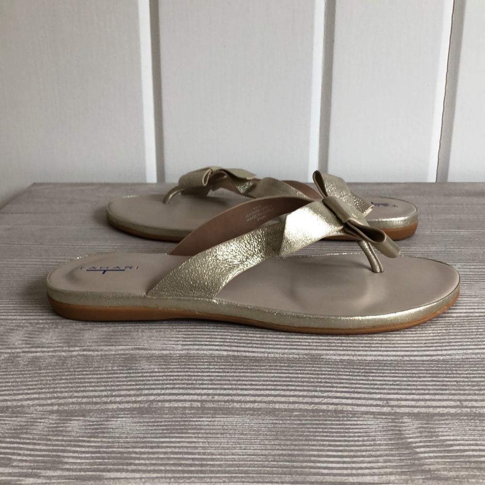 Tahari TT Aria warm gold  w bow 9.5 B